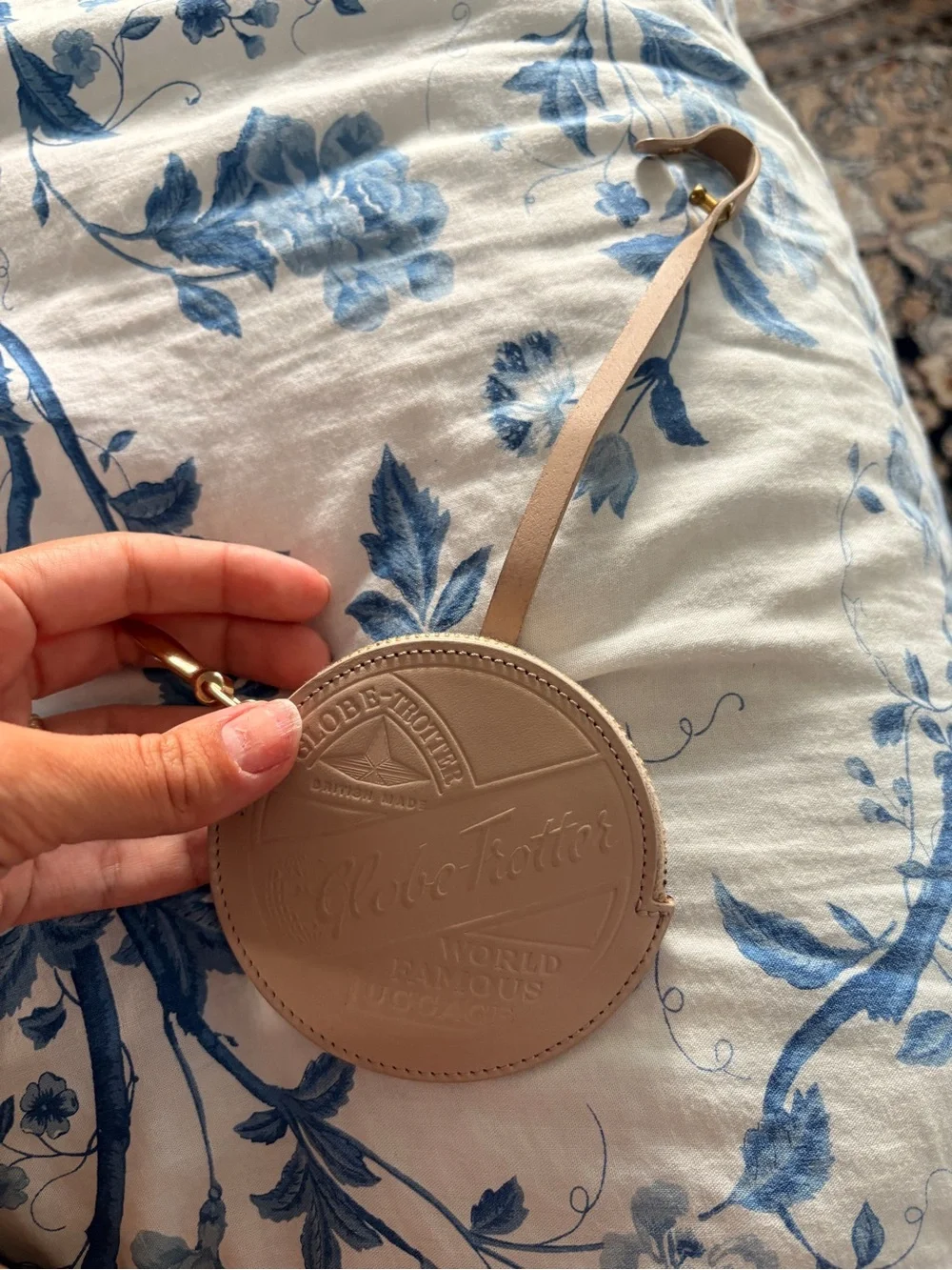 Globe-Trotter Luggage beige leather luggage tag with zip pouch
